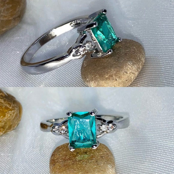 Nice 1.75ct Green Sapphire Petite Minimalist Ring - Picture 3 of 6